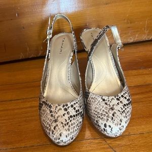Tahari Carolyn snake skin sling back heel, size 9